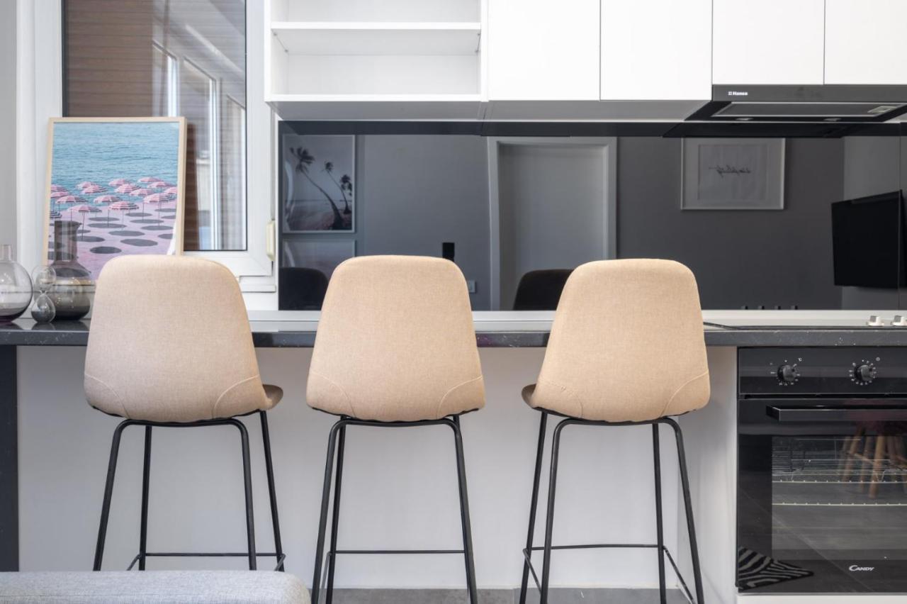 Minimalist Design Apartament In Magheru Бухарест Экстерьер фото