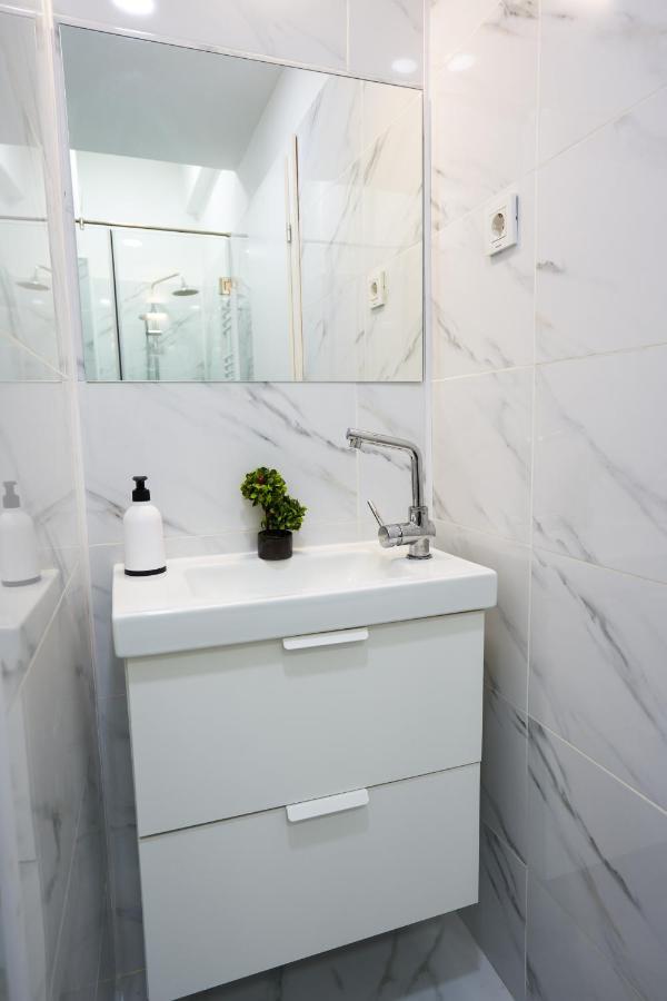Minimalist Design Apartament In Magheru Бухарест Экстерьер фото